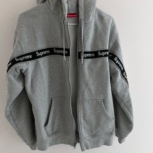 Supreme hoodie